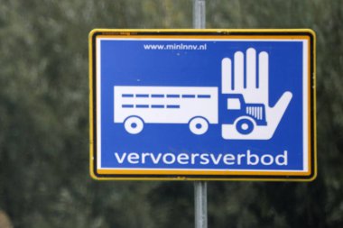 Hollanda 'da hastalık nedeniyle hayvan dolaşımını yasaklayan 