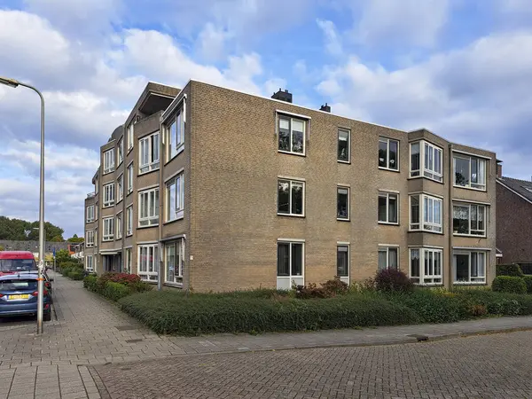 Hollanda 'daki Nieuwerkerk aan den IJssel' de barınak ve bakım merkezi.