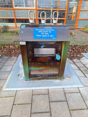 Yeni yıl arifesinde Zuidplas 'taki kağıt toplama konteynırında karışıklık çıkar