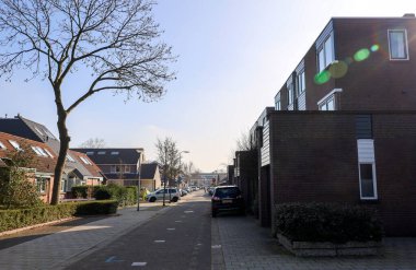 Hollanda 'daki Nieuwerkerk aan den IJssel' de Zuidplas Districht boyunca bisiklet yolu