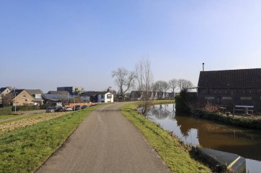 Hollanda 'daki Nieuwerkerk aan den IJssel köyünün kıyısındaki Zuidplaspolder halka kanalı boyunca bisiklet yolunun adı Westringdijk.