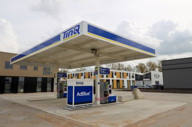 Hollanda 'daki Nieuwerkerk aan den IJssel' de Tinq 'in otomatik benzin istasyonu kurulması