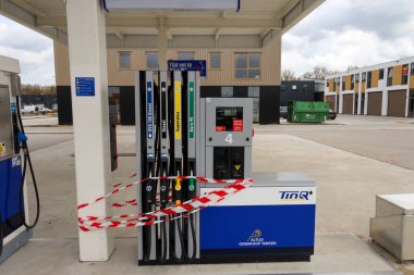 Hollanda 'daki Nieuwerkerk aan den IJssel' de Tinq 'in otomatik benzin istasyonu kurulması