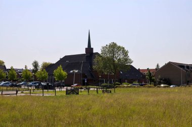 Hollanda 'daki Moerkapelle kasabasının sokakları ve kiliseleri