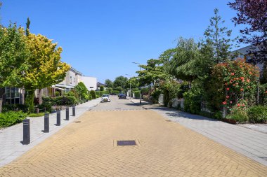 Nieuwerkerk aan den IJssel 'deki Parkzoom bölgesinde sokaklar ve evler Hollanda