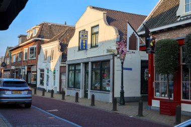 Çok Yüksek Frekanslı Çok Yönlü Menzil İstasyonu (VOR), Hollanda 'daki Rotterdam Havalimanı' nda bulunan bir kısa menzilli radyo navigasyon sistemidir.