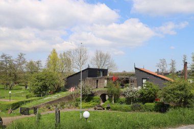 Eski tuğla fırını Fil (De olifant) Nieuwerkerk 'deki IJsseldijk boyunca Verona Hitland' daki IJssel ini