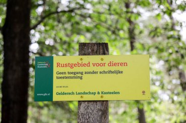 Hatem van Natuurmonumenten yakınlarındaki Veluwe 'de bulunan hayvanların dinlenme alanından dolayı girişi yasaklandı.