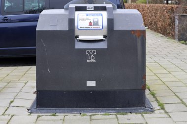 Nieuwerkerk aan den IJssel Hollanda 'daki atık artıkları için yarı yüzey atık konteynırı