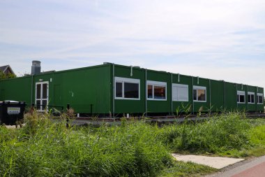 Nieuwerkerk 'teki Bermweg' de geçici okul binası IJssel 'in Hollanda' sında.