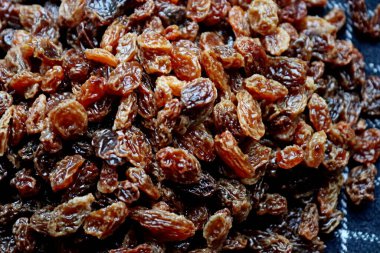 Yeni yıl arifesinde Hollanda 'da kızartılmış çörek topları (Oliebollen) yenir.