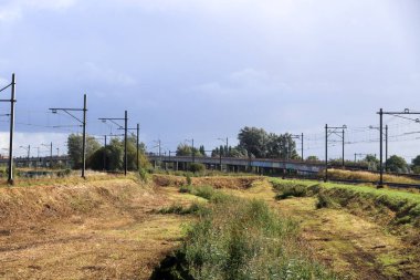 Moordrecht 'te A20 otoyolunun genişletilmesi için yapılan araştırmalarda Hollanda' da eski İkinci Dünya Savaşı bombaları tipi MC500 Mk1 bulundu.