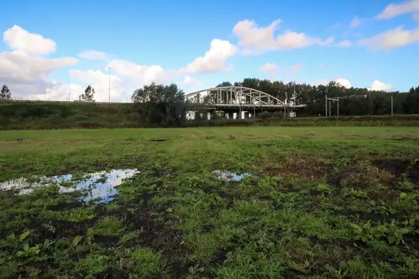 Moordrecht 'te A20 otobanını genişletmek için yapılan araştırmalarda eski 2. Dünya Savaşı bombaları bulundu.