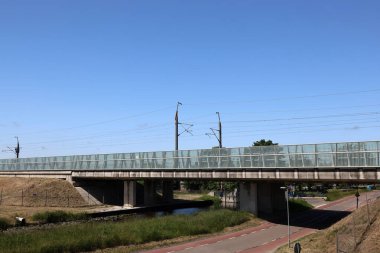 Hollanda 'daki Rijkswaterstaat' ın inşaat fayı yüzünden hızın düştüğü yüksek hız hattı viyadük hattı
