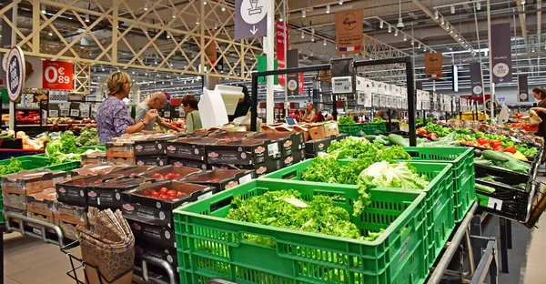 Paryż Francja Sierpnia 2022 Supermarket — Zdjęcie stockowe