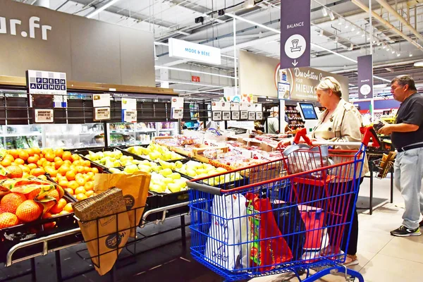 Paris France August 2022 Супермаркет — стокове фото