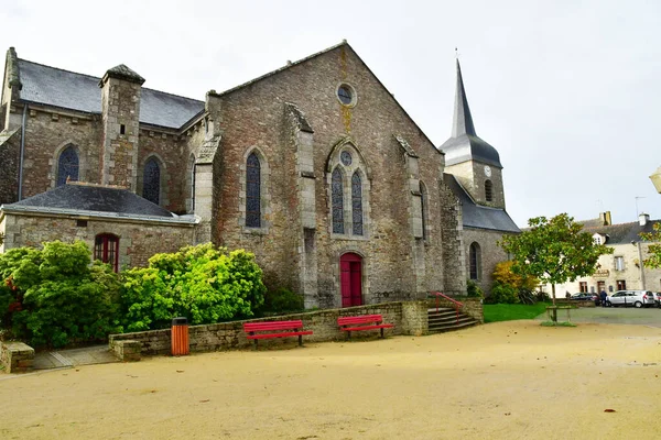 2022年10月23日 法国阿拉莱尔 旧村的圣高登斯教堂 — 图库照片