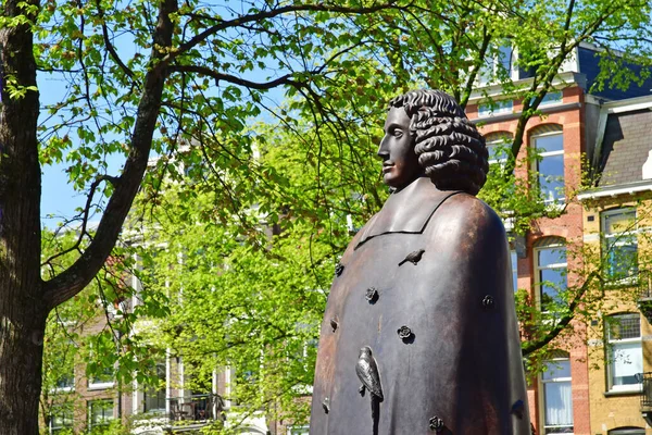 Amsterdam Netherlands May 2022 Statue Spinoza Touristy City Centre — Zdjęcie stockowe
