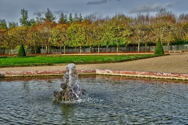 凡尔赛 2022年11月19日 安托瓦内特庄园的格兰德里安农公园的喷泉 — 图库照片