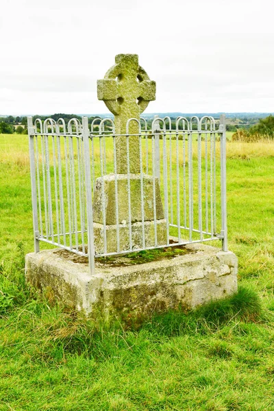 爱尔兰斯克里恩 2022年9月15日 塔拉考古遗址山顶的十字架 — 图库照片