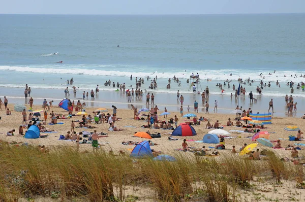 Lacanau Ocean França Agosto 2016 Pessoas Praia — Fotografia de Stock