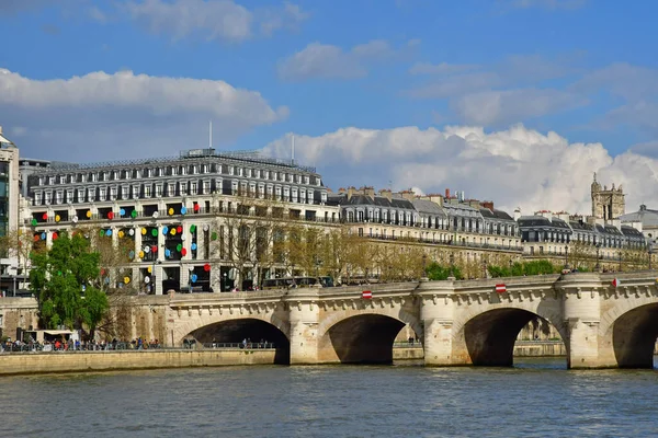 Parigi Francia Aprile 2023 Palazzo Del Louvre Visto Fiume Turistico — Foto Stock