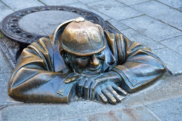 布拉迪斯拉发 斯洛伐克 2023年6月25日 卡米尔 一个下水道工人的雕像 — 图库照片