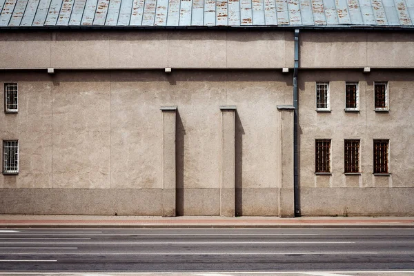 Muro Stradale Invecchiato Con Alcune Finestre — Foto Stock