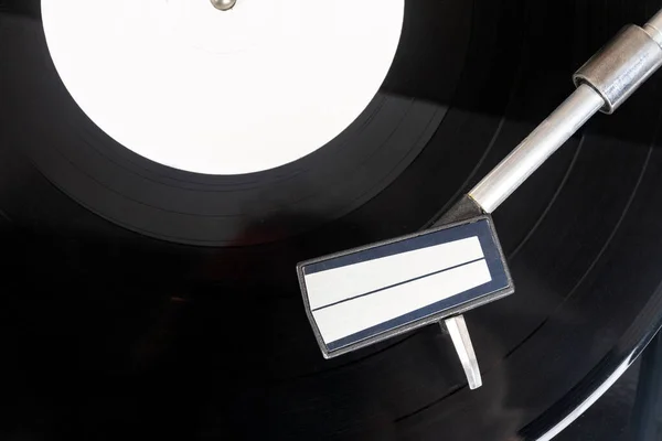 Stock image Close up of turntable needle on a vinyl record. Turntable playing vinyl. Needle on rotating black vinyl.