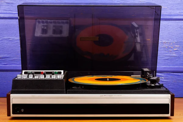 Vintage Turntable Vinyl Record Player Blue Orange Vinyl Table — Foto de Stock