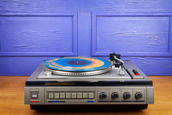 Vintage Turntable Vinyl Record Player Blue Orange Vinyl Table — Zdjęcie stockowe