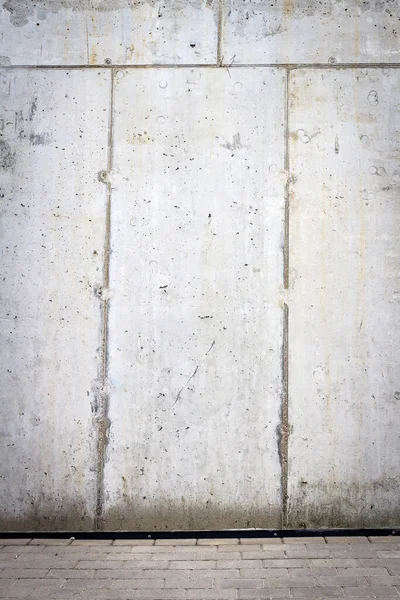 灰色のコンクリート壁と駐車スペース — ストック写真