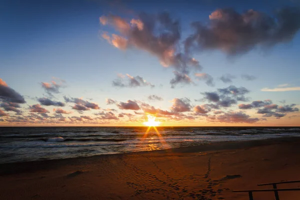 Schöner Sonnenuntergang Mit Wolken Und Meer Litauen — Stockfoto