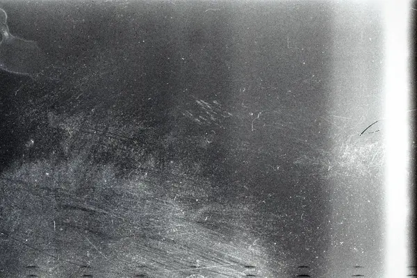 ブランクは重い穀物 塵および指のプリントが付いているフィルム ストリップの質の背景をつけました — ストック写真