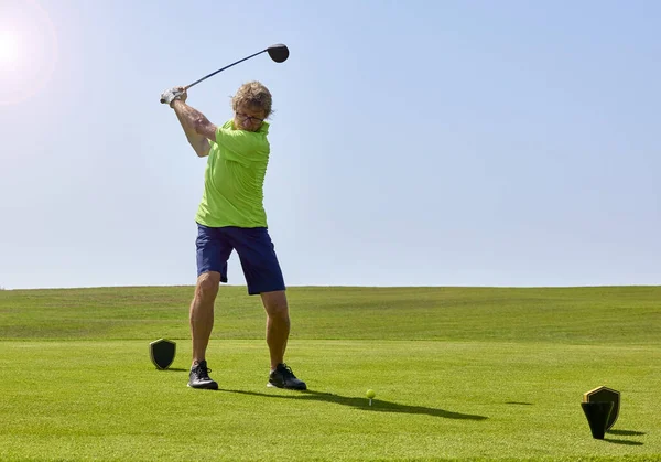 Golfer Auf Einem Golfplatz Bereit Zum Abschlag Golfer Mit Golfschläger — Stockfoto