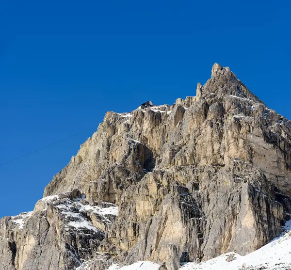 Lagazuoi缆车 通往白云石和滑雪场的全景梯田的门户 意大利维尼托Cortina Ampezzo附近的Passo Falzarego是远足者 骑摩托车者 骑自行车者 山地自行车者 滑雪者和雪鞋的热门目的地 — 图库照片