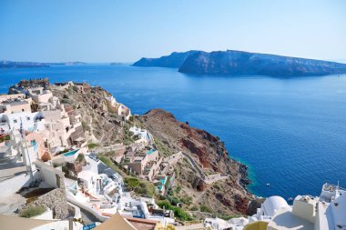 Yunanistan 'ın Santorini adasındaki geleneksel Oia köyünün güzel manzarası. Yunan Adaları, Santorini, Avrupa Tatili