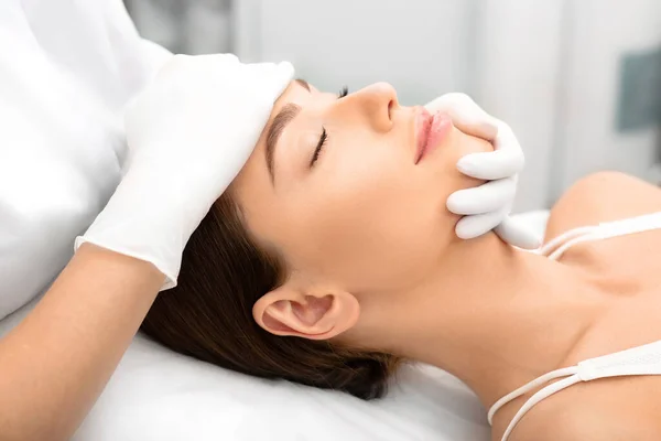 Woman Smooth Shiny Skin Clean Face Skin Rejuvenation Beauticians — Stock Photo, Image