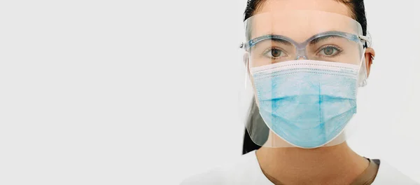 Doctor Wearing Face Protection — Stock Photo, Image