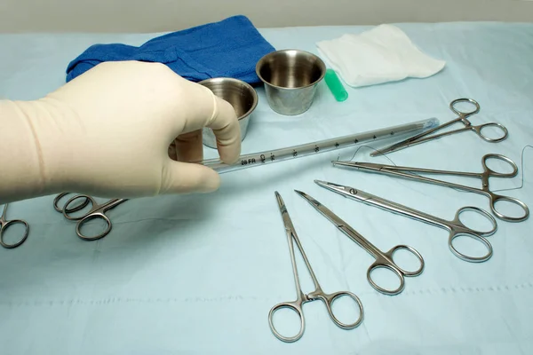 Enfermeira Pegar Cateter Trocarte Antes Usar Cirurgia Toracostomia — Fotografia de Stock