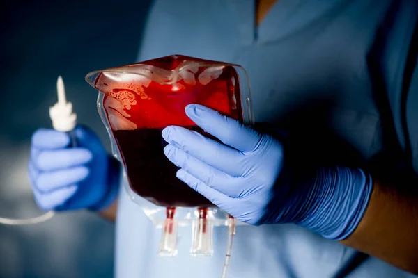 Nurse Preparing Donor Intravenous Blood Unit Transfusion — Stock Photo, Image