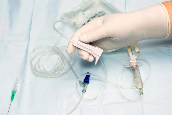 Enfermero Que Prepara Solución Intravenosa Solución Para Uso Con Paciente — Foto de Stock