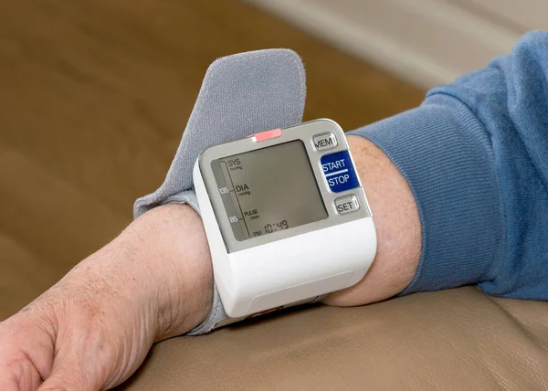 Senior Patient Blood Pressure Monitor Wrist Measure Hypertension — Stock Photo, Image