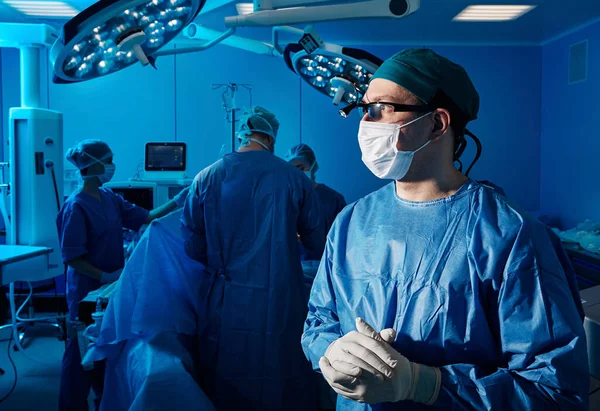 Sebész Orvosi Csapat Előtt Műtőben — Stock Fotó