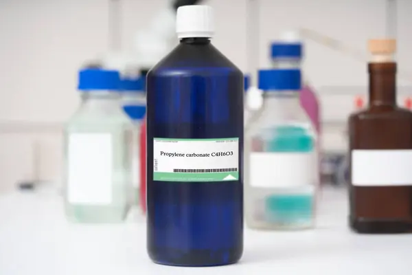 Bottle Propylene Carbonate Polar Aprotic Solvent Used Production Electronics Solvent — Stock Photo, Image