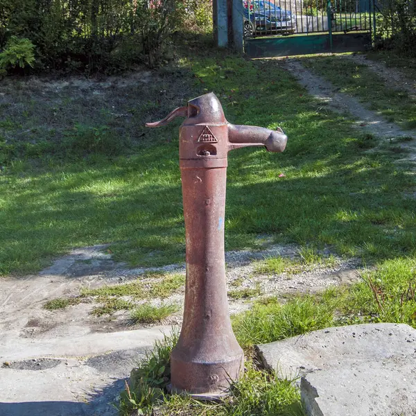 Pompa Acqua Manuale Nel Parco — Foto Stock