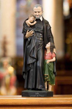 Bulanık dini kilise geçmişiyle Aziz Vincent de Paul Anıtı