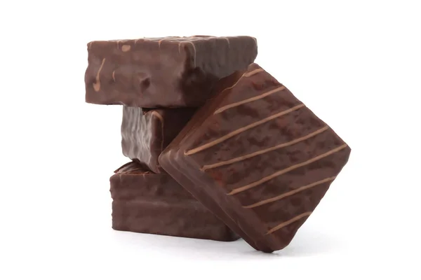 Choklad Belagda Kakor Isolerad Vit Bakgrund Chokladkaka Chokladöverdragna Snacks — Stockfoto