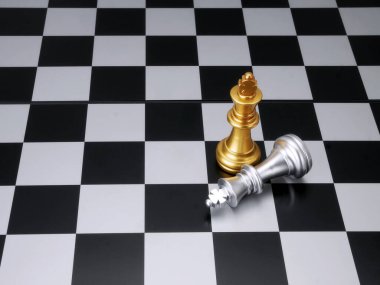 Altın kral satranç standı gümüş kral satrancı kazandı. Liderlik Kavramları. 