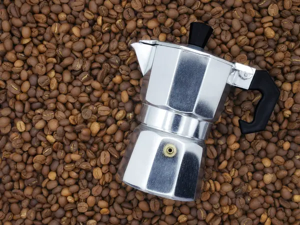 Moka Pot Kávéfőző Kávébab Textúra Háttér Felülnézet — Stock Fotó